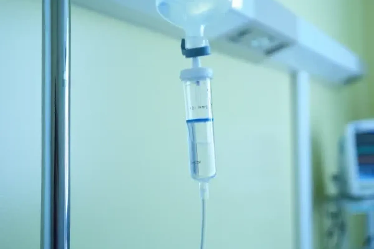 Медицинская капельница в клинике