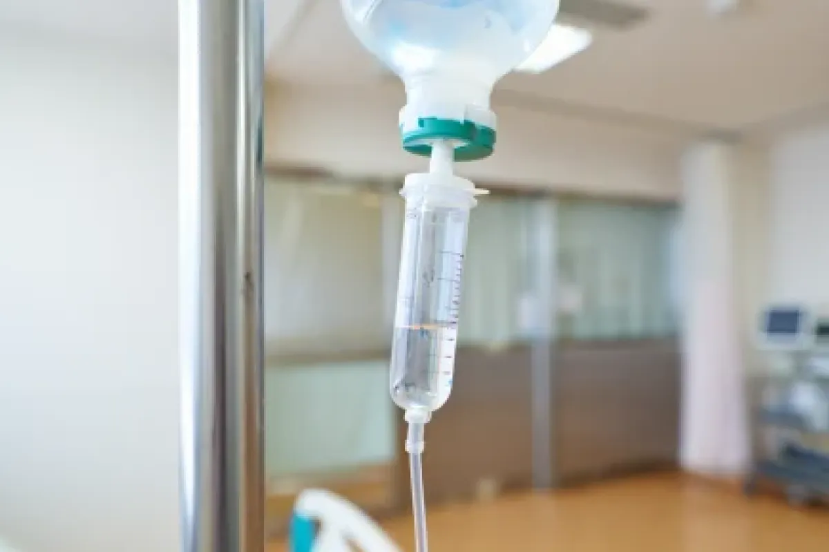 Медицинская капельница в клинике